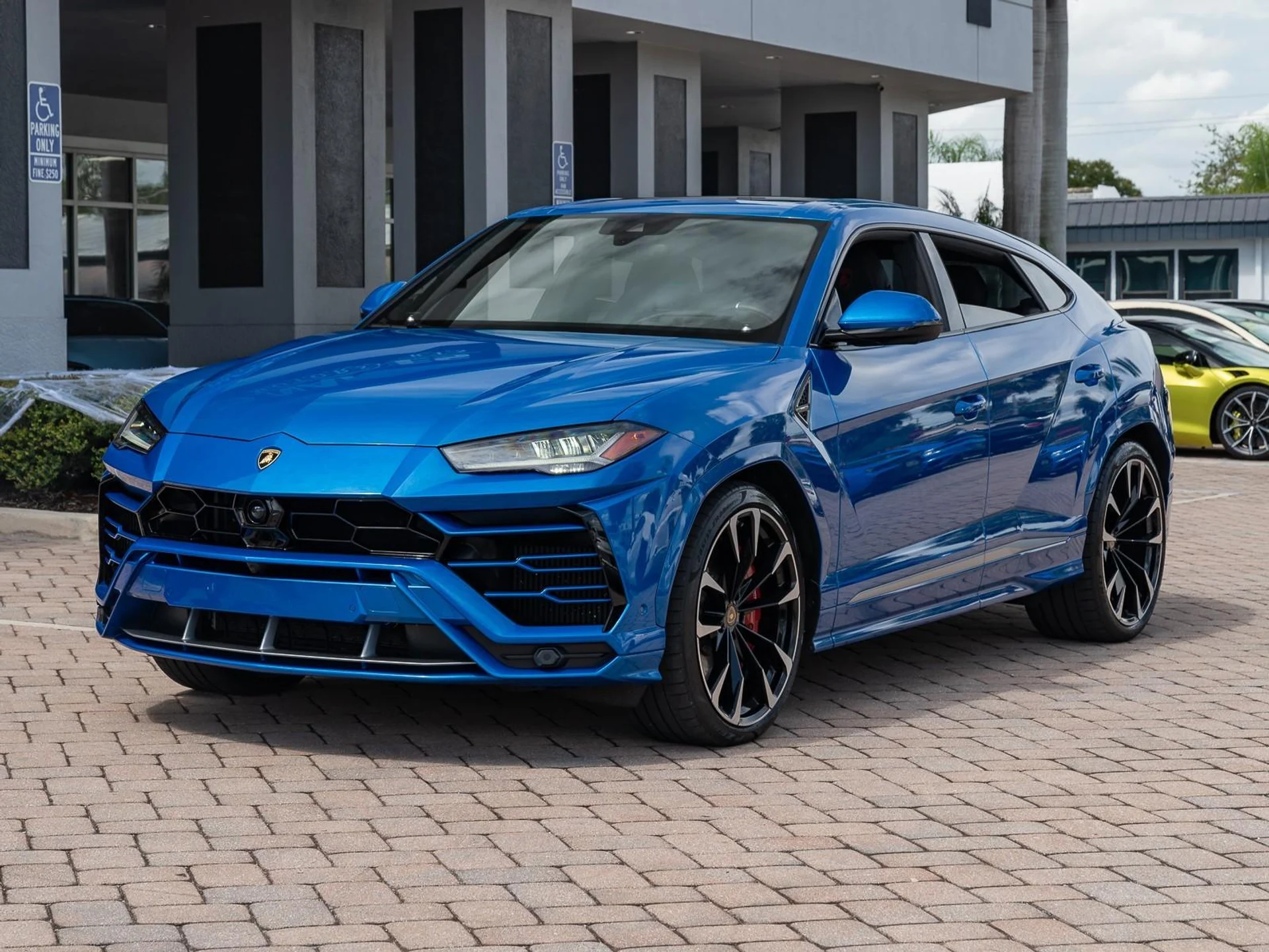 mph026_1810318674_Used_2020_Lamborghini_Urus_1753203941_4933574627
