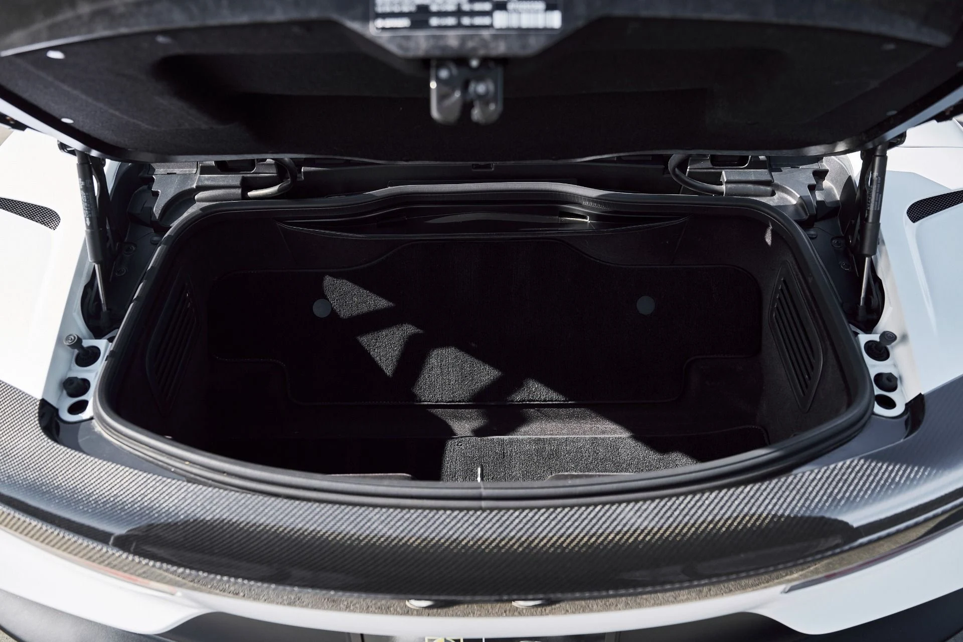 mph026_1819460968_Used_2023_Maserati_MC_20_1769481197_734d550e61