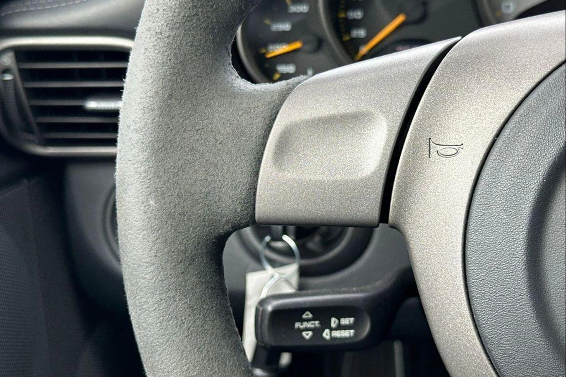 mph026_182070497_K_Viy9a_SW_Go6_Qb9kuyy_V_Cq6_N7_YI_826f63a240