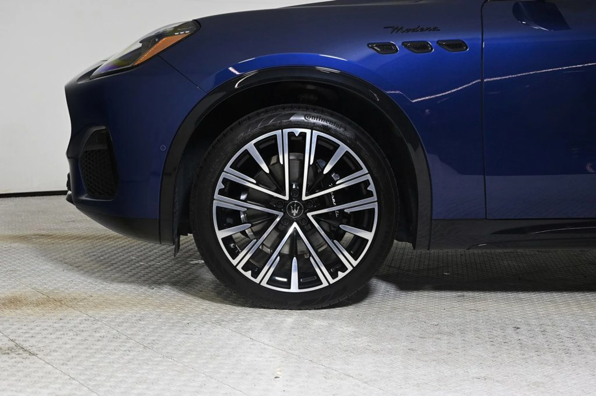 mph026_1825299182_used_2025_maserati_grecale_modena_11350_22967686_26_1024_cdf5370e5c