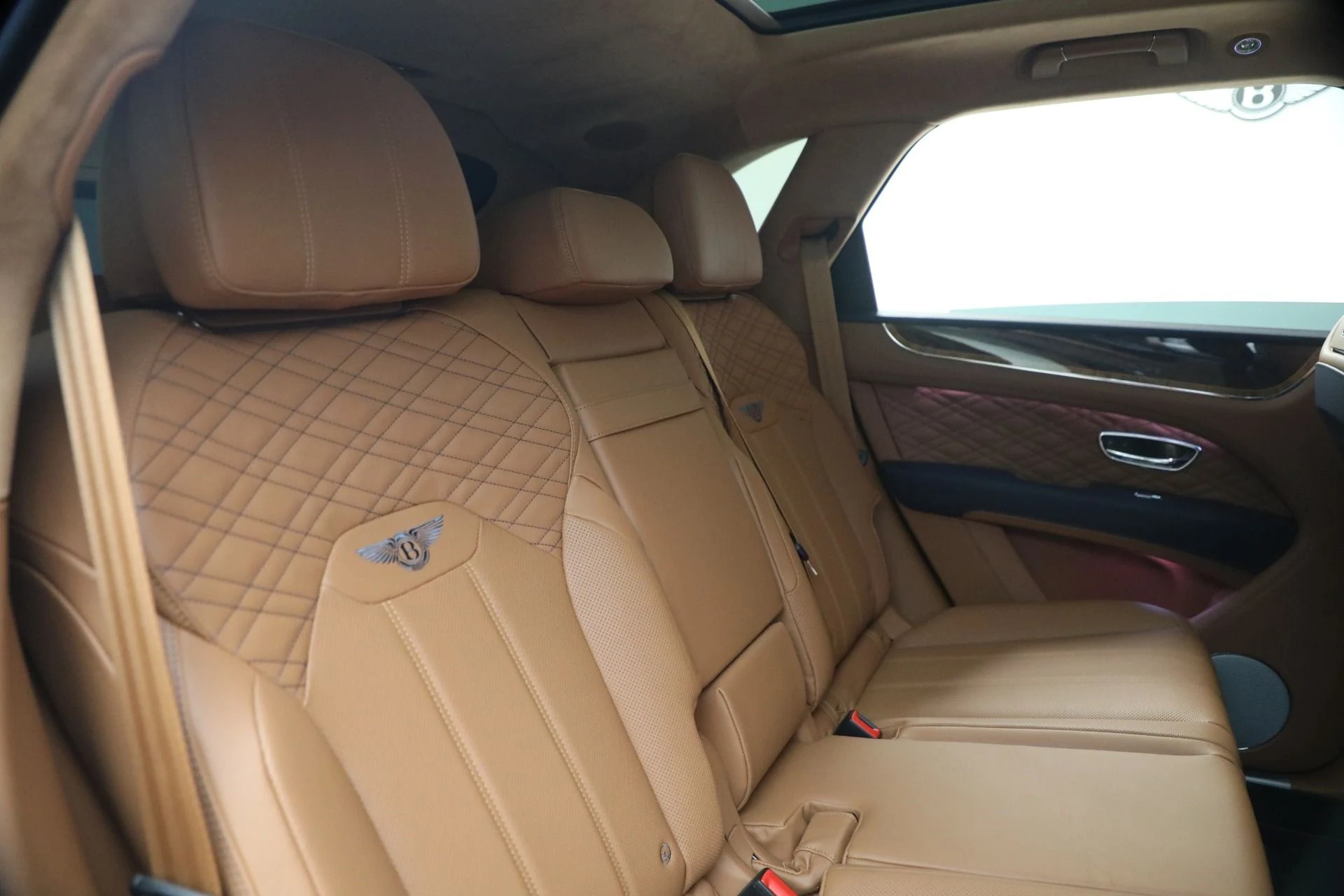 mph026_1827068295_New_2026_Bentley_Bentayga_Azure_V8_1781035645_c63ddd5626