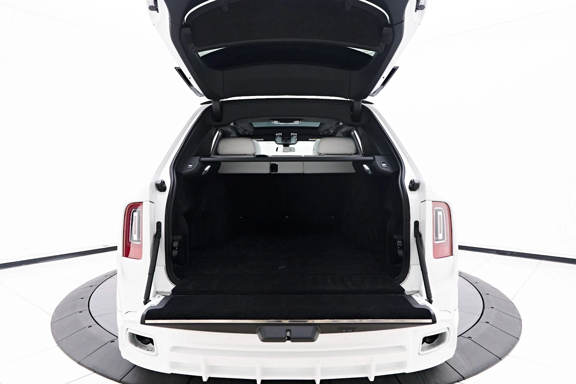 mph026_1832135704_Used_2021_Rolls_Royce_Cullinan_1753389372_373e2e3ce0