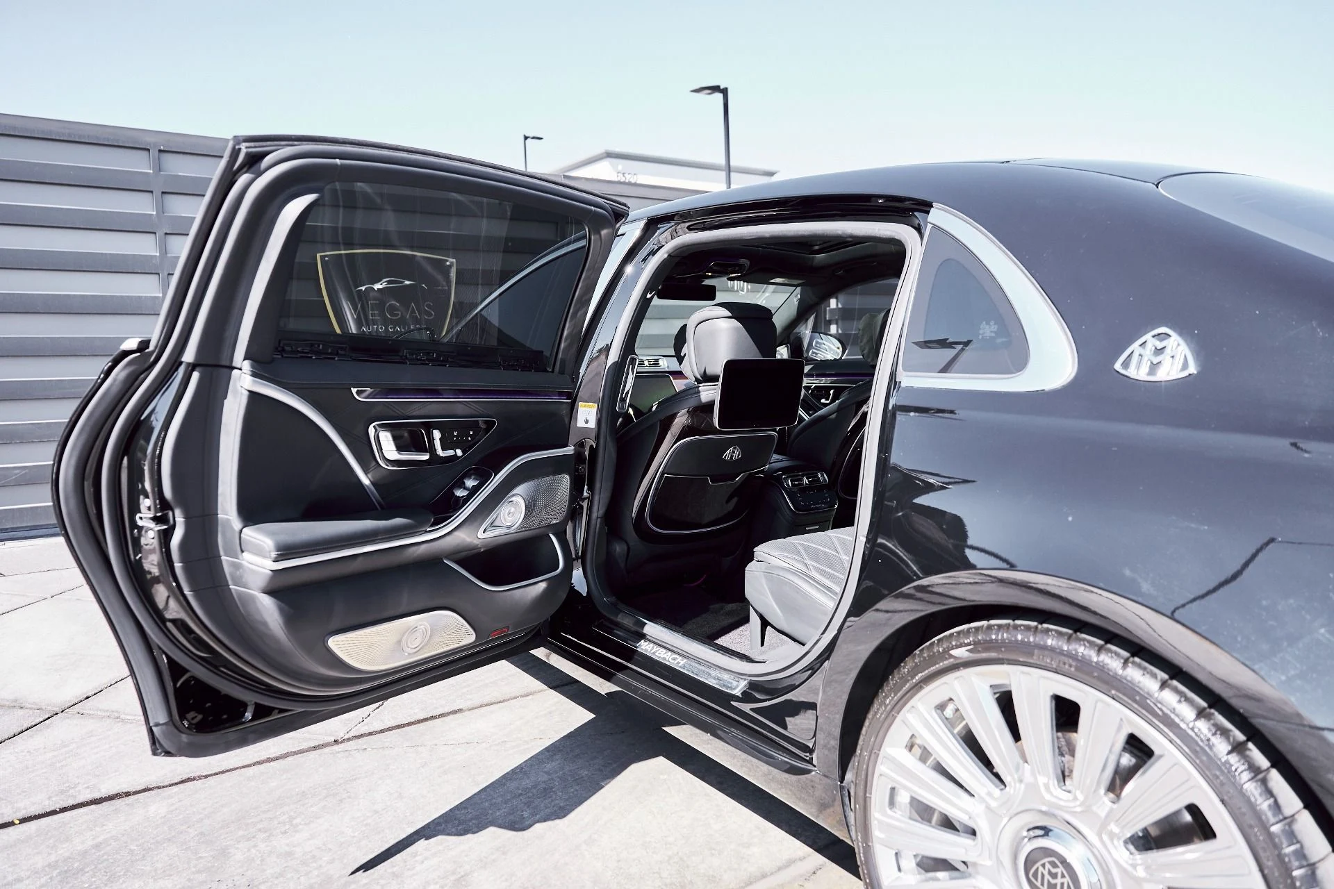 mph026_1836053176_Used_2021_Mercedes_Benz_S_Class_Maybach_S_580_1773278684_2443bbe05f