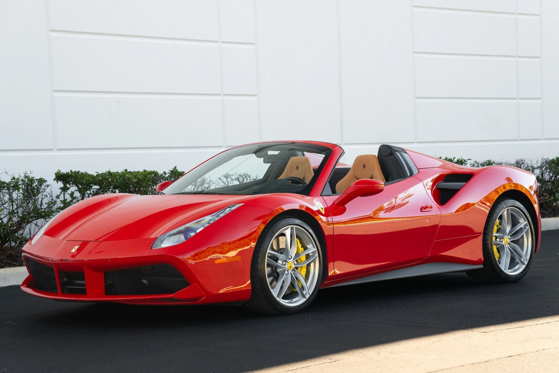 mph026_1847554438_Used_2017_Ferrari_488_Spider_1771886978_5885334e65