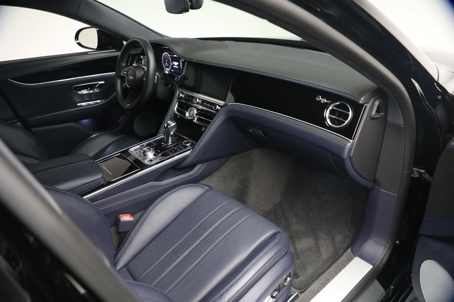 mph026_1852251882_Used_2023_Bentley_Flying_Spur_V8_1770152797_3427a6ff2a