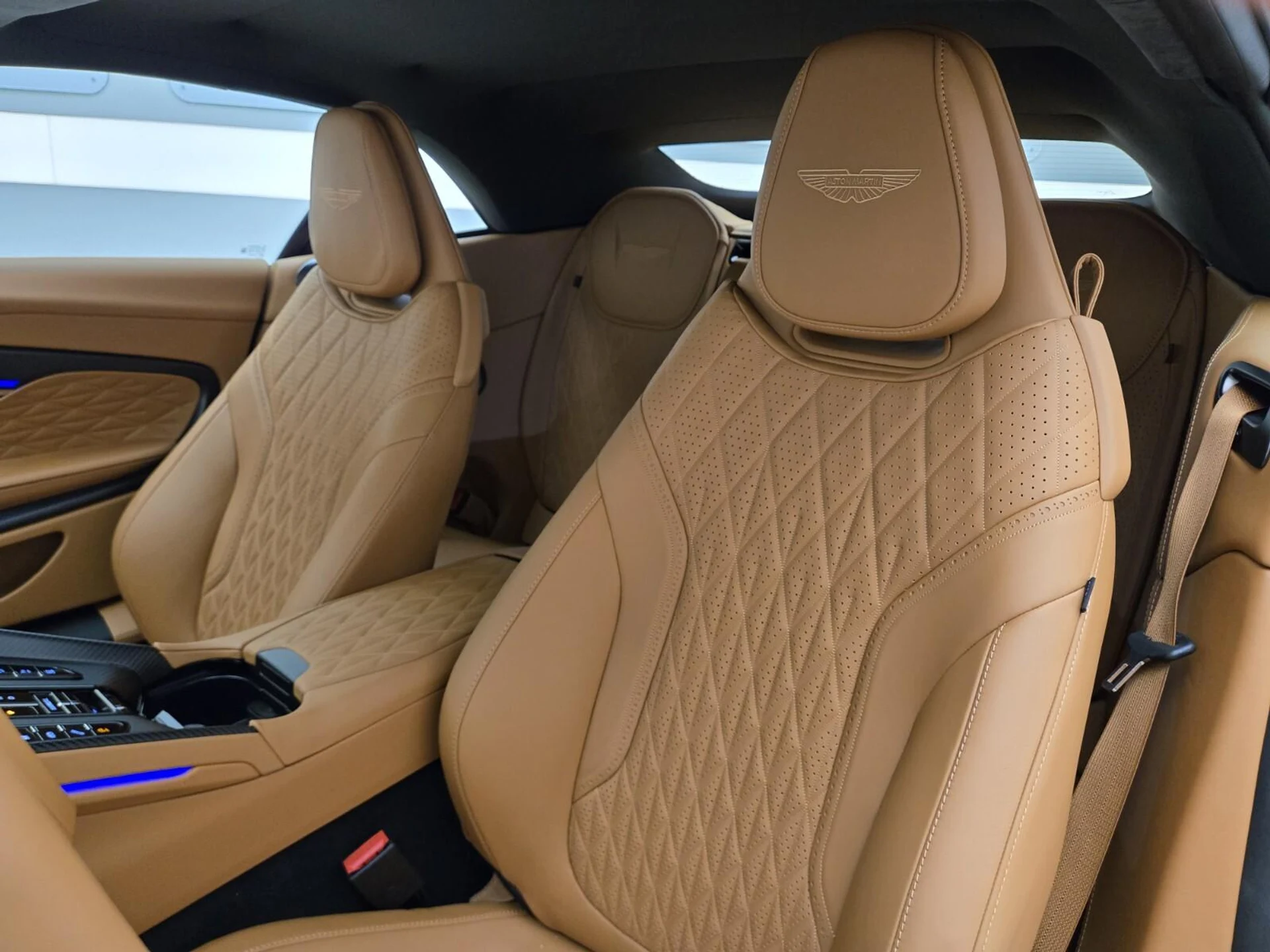 mph026_1860156115_New_2026_Aston_Martin_DB_12_Volante_1756187319_73b444031b