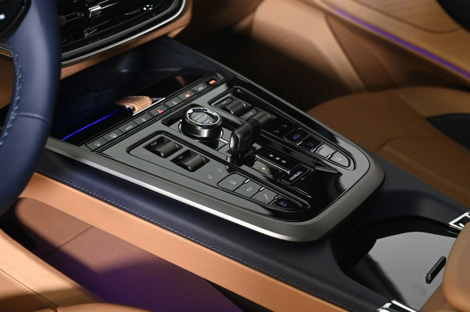 mph026_1863468007_new_2026_aston_martin_dbx_707awd_11350_22956758_27_1024_6234302368