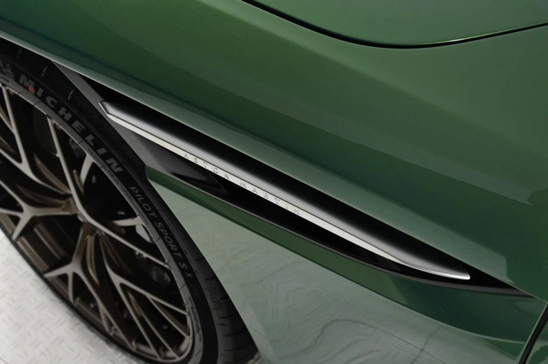 mph026_186666887_new_2026_aston_martin_db12_coupe_11350_22943033_26_1024_92c61d1d89