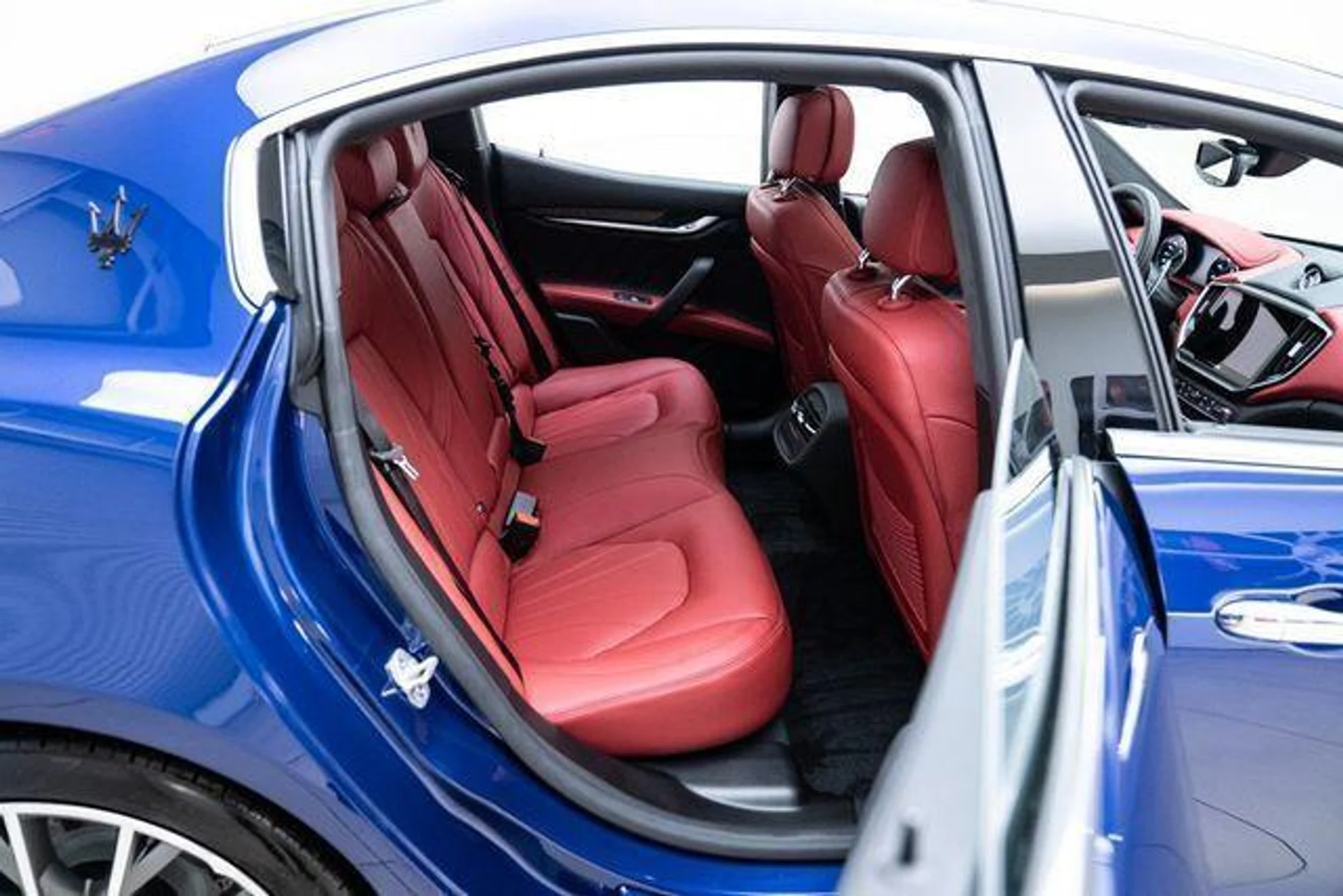 mph026_1871728880_New_2023_Maserati_Ghibli_Modena_1753160479_8d926651a2