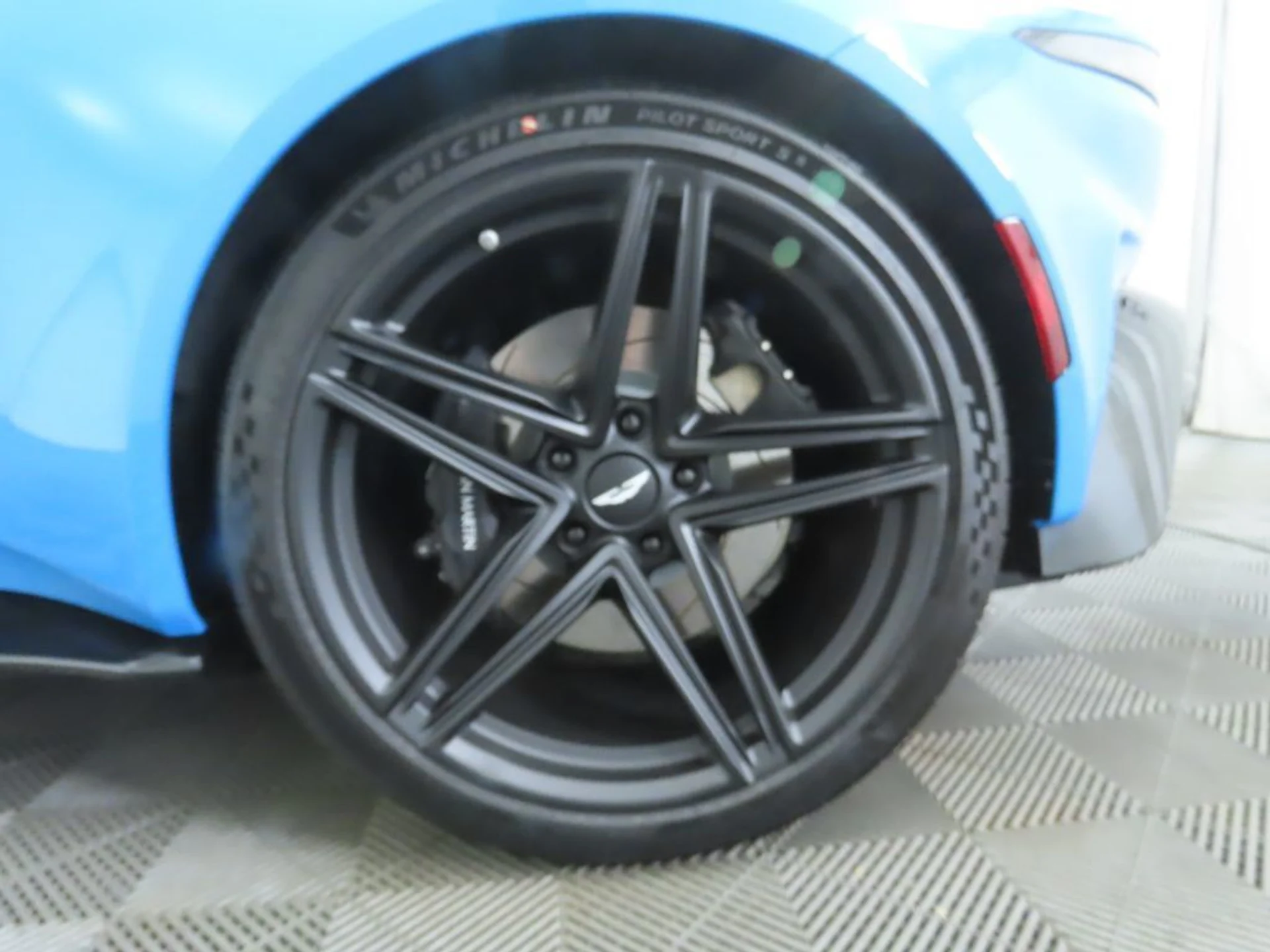 mph026_1876690579_used_2025_aston_martin_vantage_coupe_8119_23008719_27_1024_8be5565708