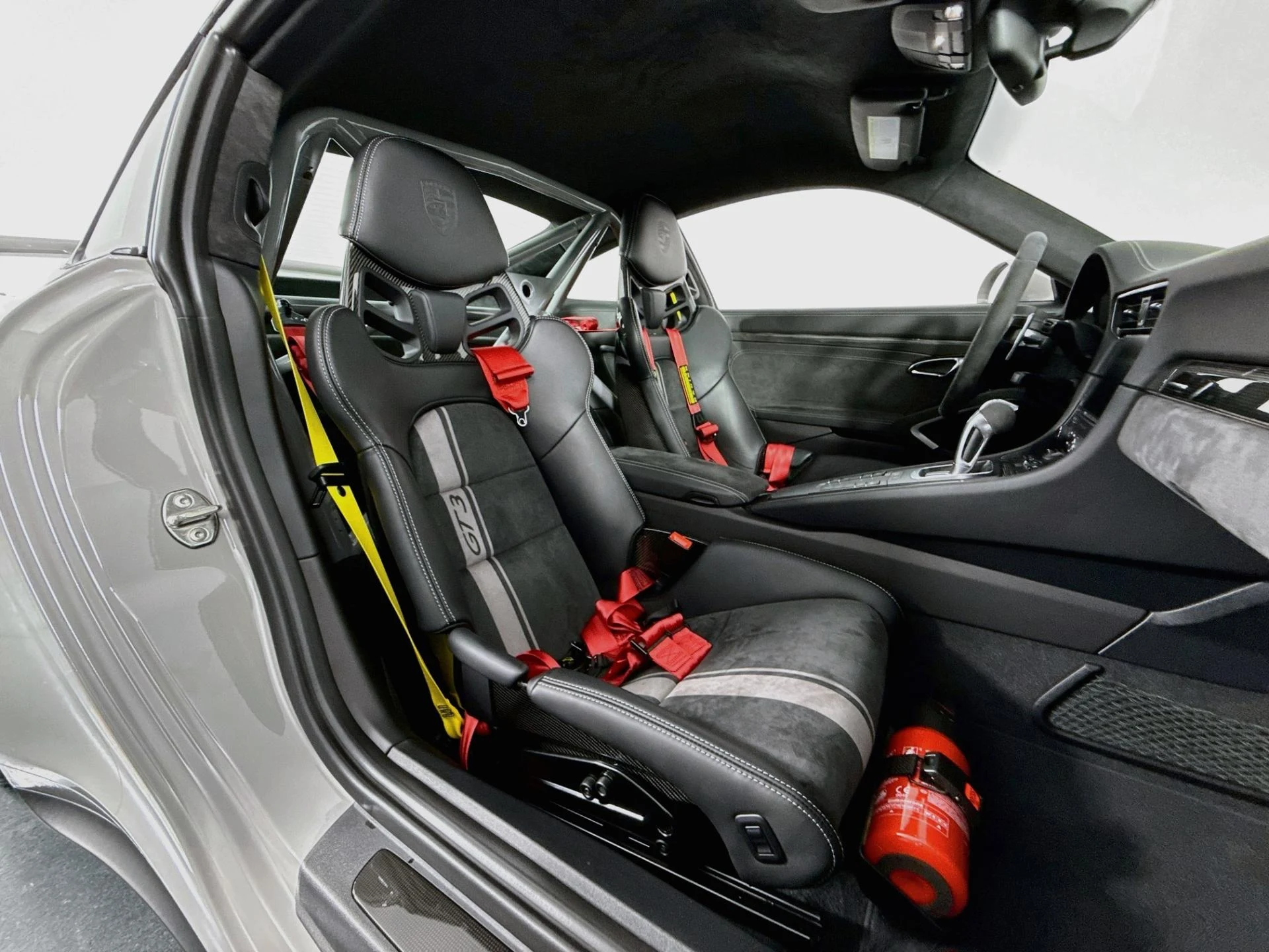 mph026_1884165933_Used_2018_Porsche_911_GT_3_1787596683_51061063d5