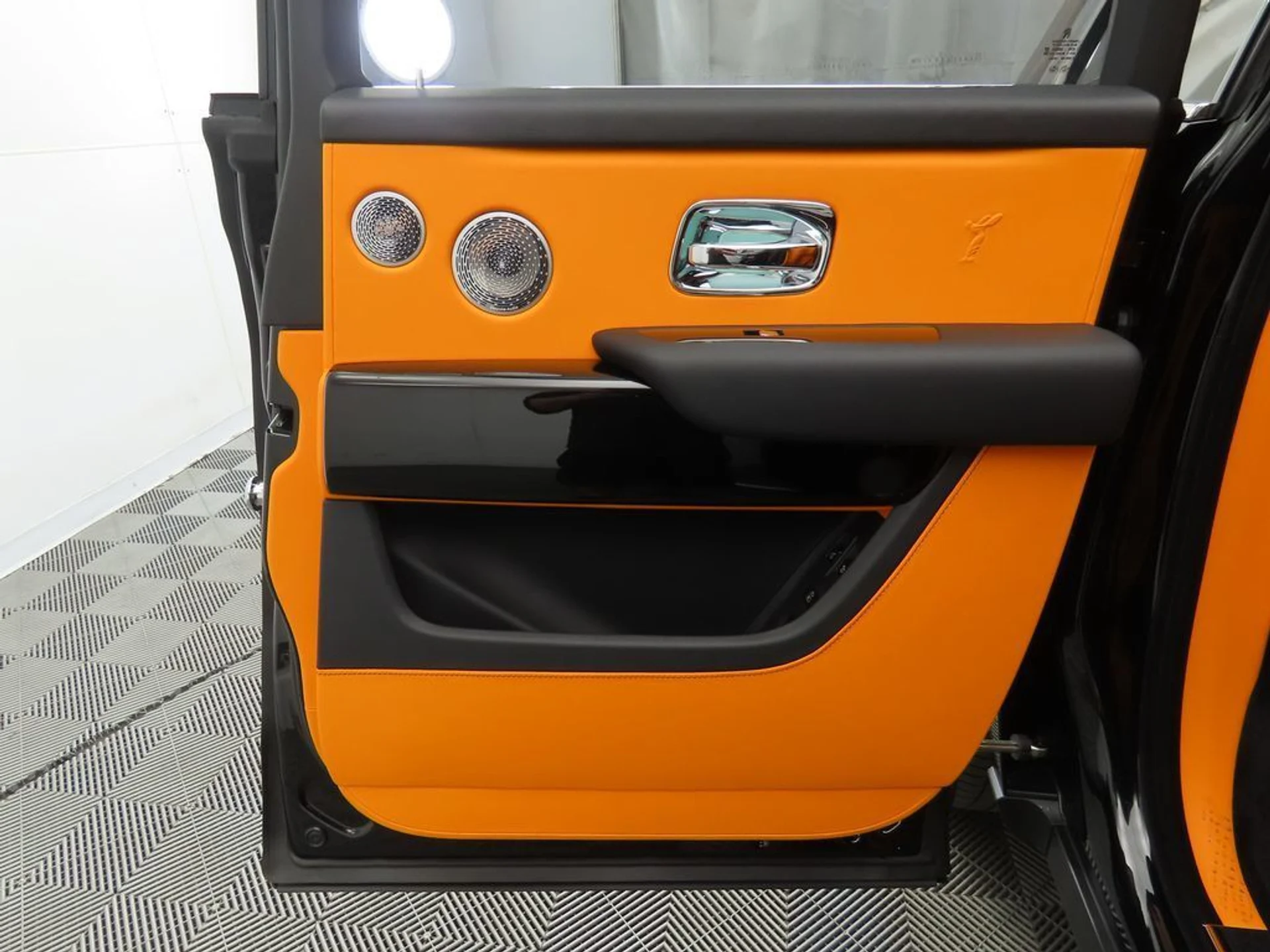 mph026_1884363396_used_2023_rolls_royce_cullinan_sportutility_8119_22974083_27_1024_63255d7078