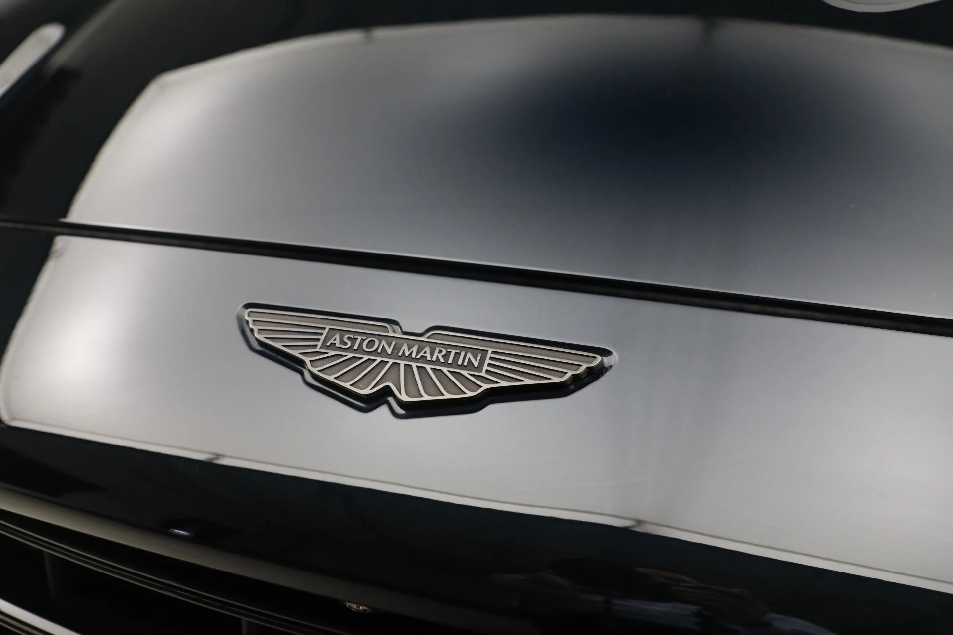 mph026_1884897408_New_2025_Aston_Martin_DBX_707_117ecdd232