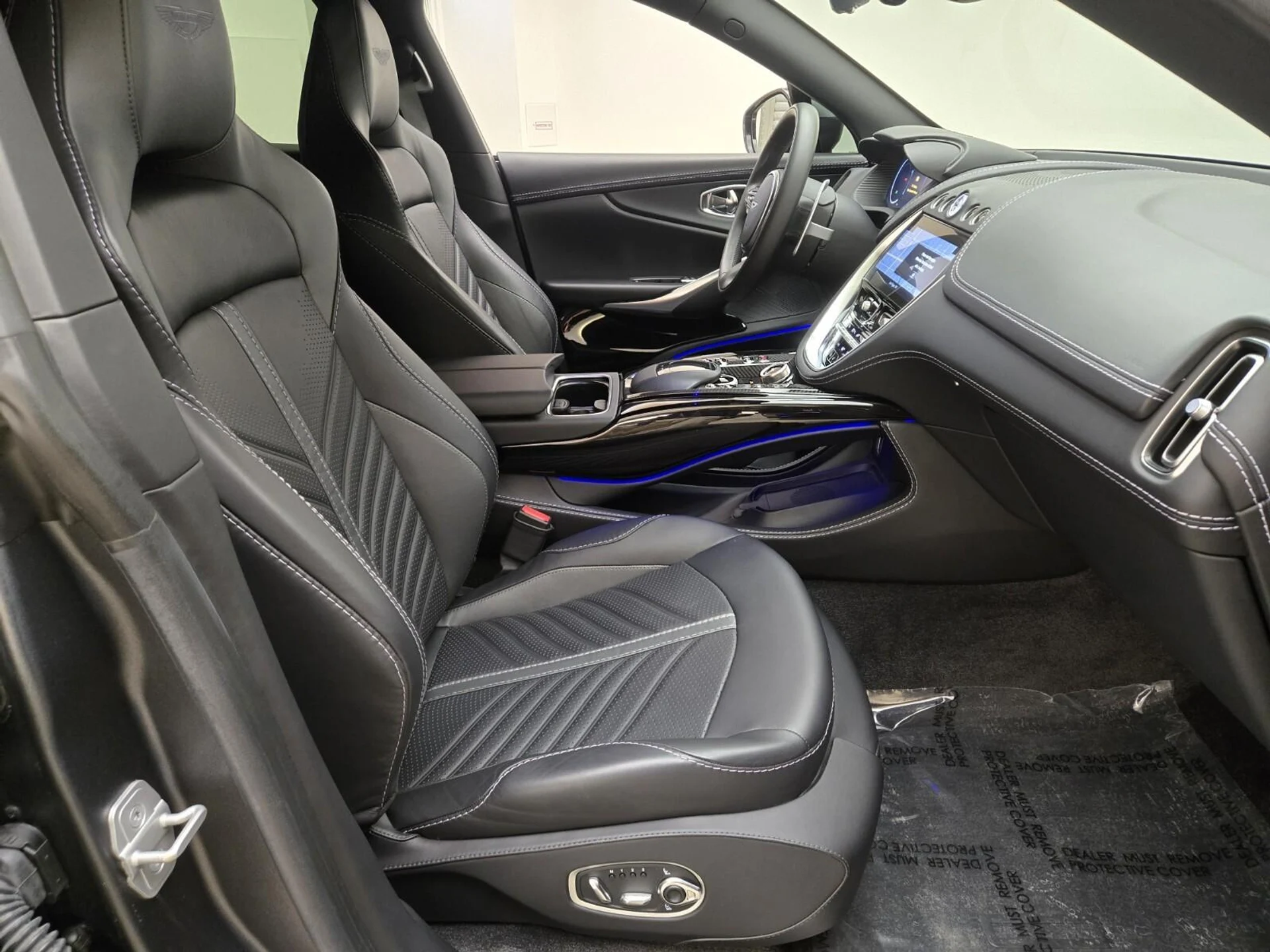 mph026_1885697749_Used_2023_Aston_Martin_DBX_707_1769582754_aca879b537