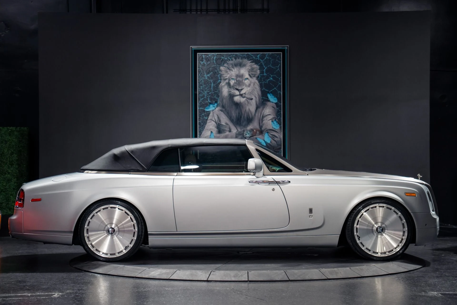 mph026_1890311426_Used_2014_Rolls_Royce_Phantom_Drophead_Coupe_1785564931_305ec60f8c
