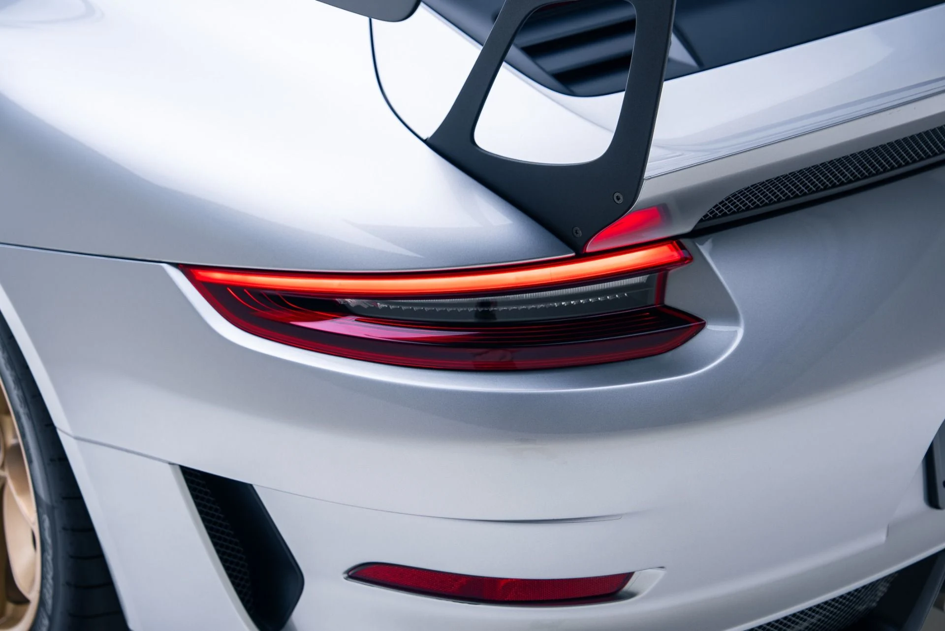 mph026_1897586404_Used_2019_Porsche_911_GT_3_RS_1764709601_3132a0946a