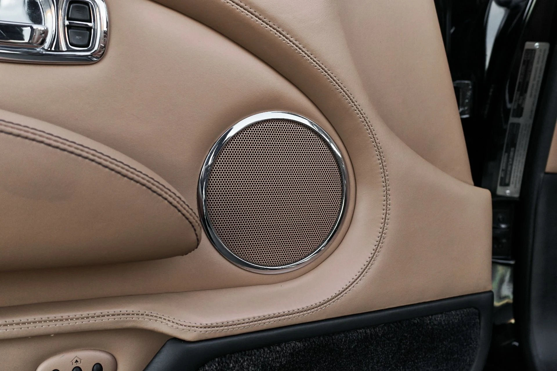 mph026_1905429984_Used_2009_Bentley_Azure_Base_1765906152_99a9f4f51b