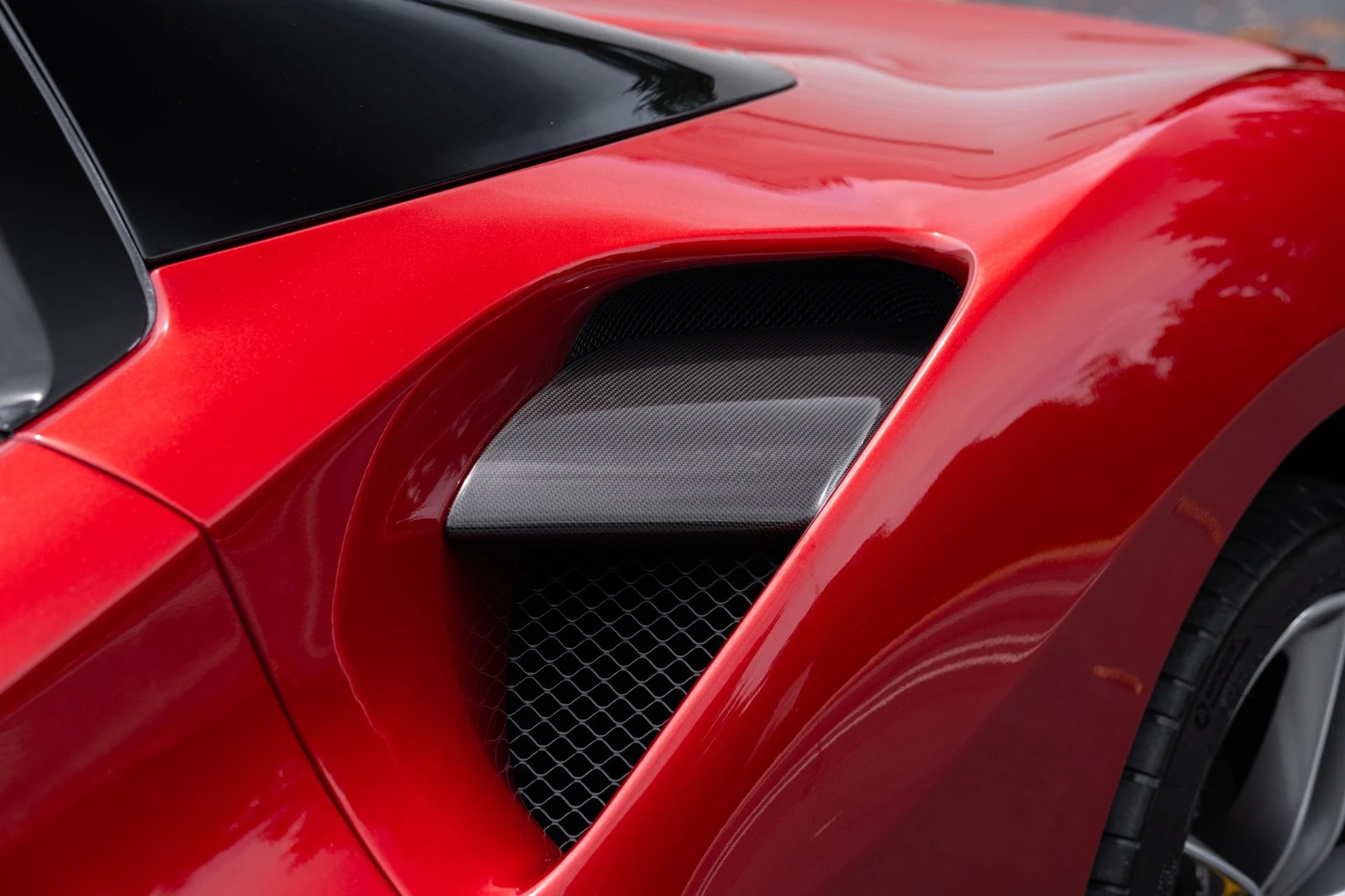 mph026_1905440639_Used_2019_Ferrari_488_Spider_1775191642_411f6b8eb2