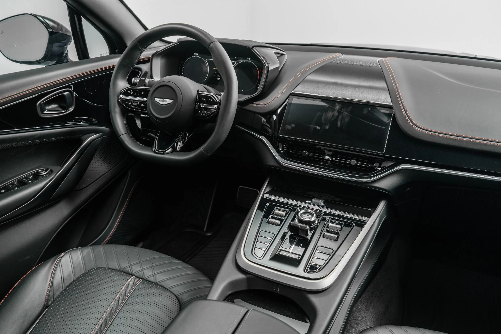 mph026_1910258330_Used_2025_Aston_Martin_DBX_707_23_Inch_Wheels_Factory_Matte_Paint_697_Horsepower_1774034848_12ff6da1f5