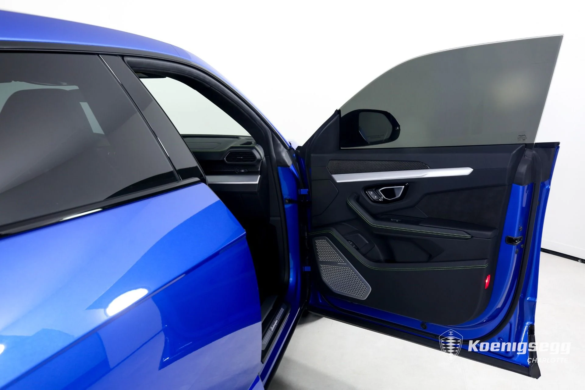 mph026_1914793488_Used_2022_Lamborghini_Urus_1696532519_028296bd47