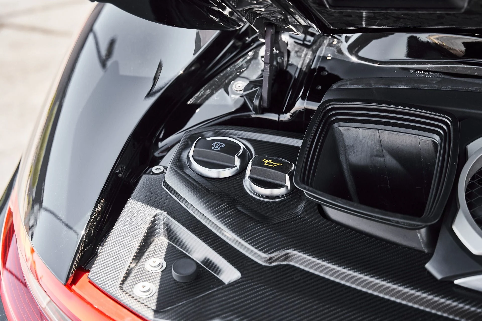 mph026_1923171538_Used_2018_Porsche_911_GT_2_RS_1778880912_2749731efa