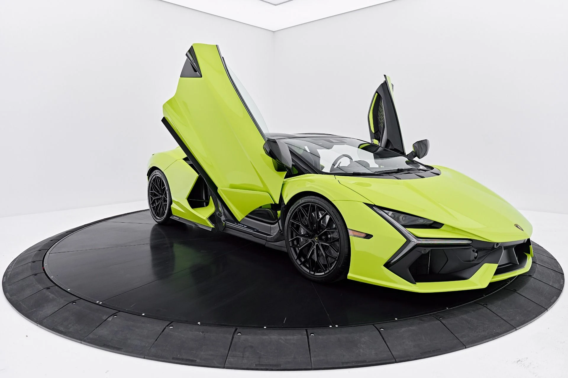 mph026_1934557009_Used_2026_Lamborghini_Revuelto_Base_1788485628_d3647e0dff
