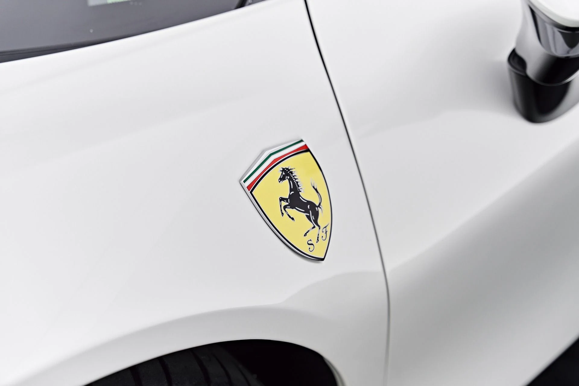 mph026_1943783723_Used_2022_Ferrari_SF_90_Spider_Base_1787100328_458b64fd31