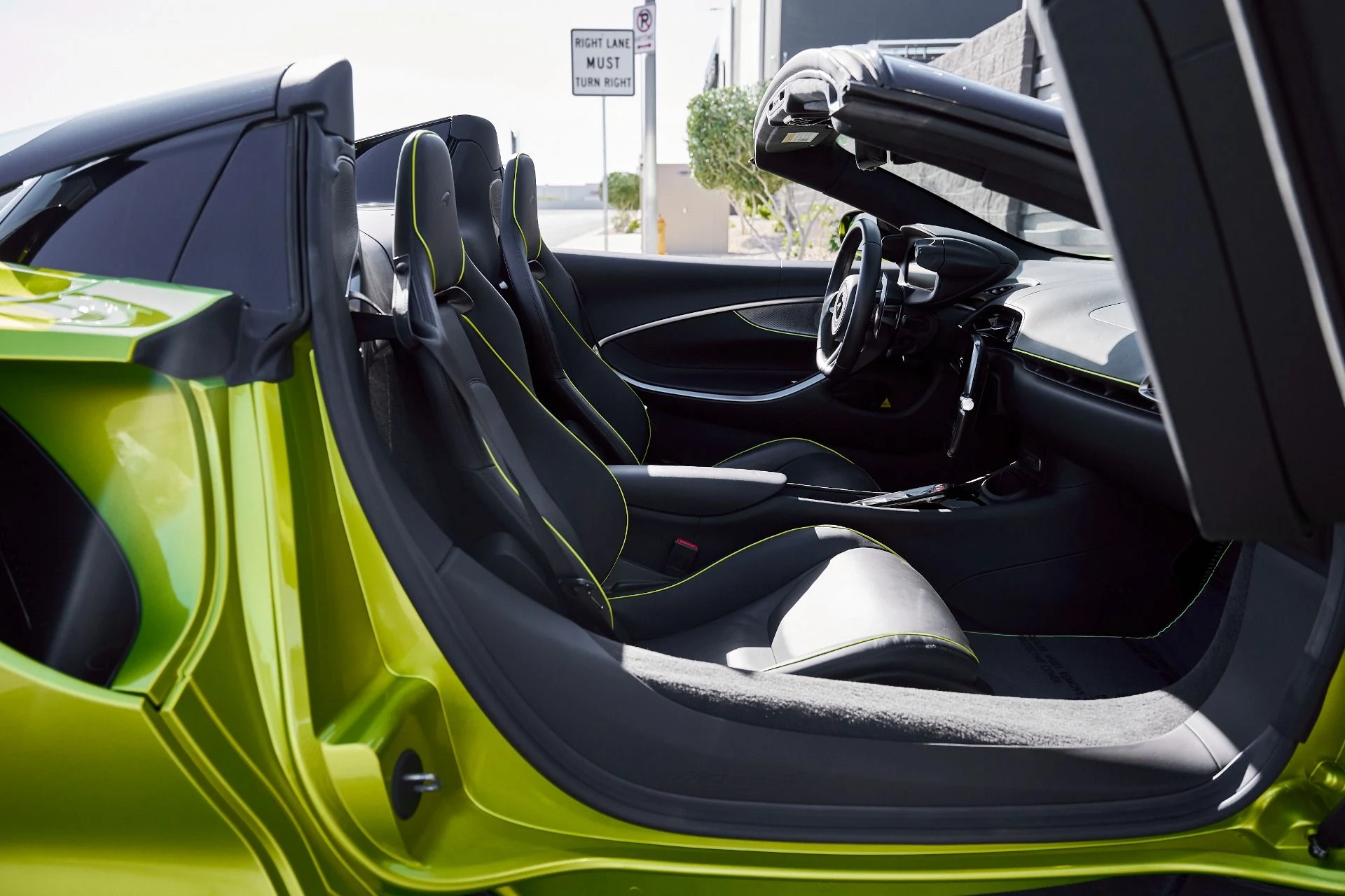 mph026_1951378793_Used_2025_Mc_Laren_Artura_Tech_Lux_1769825857_712d82e2d1