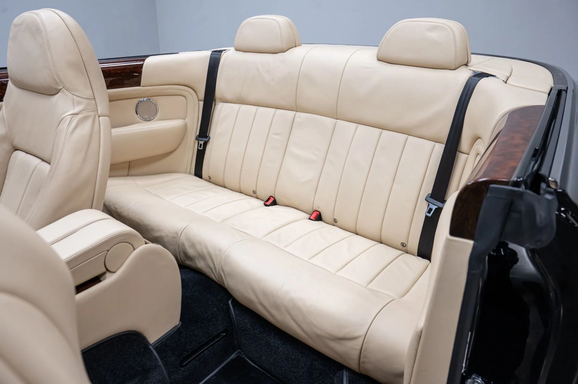 mph026_1953693307_Used_2007_Bentley_Azure_1753214683_2e1ac63d11