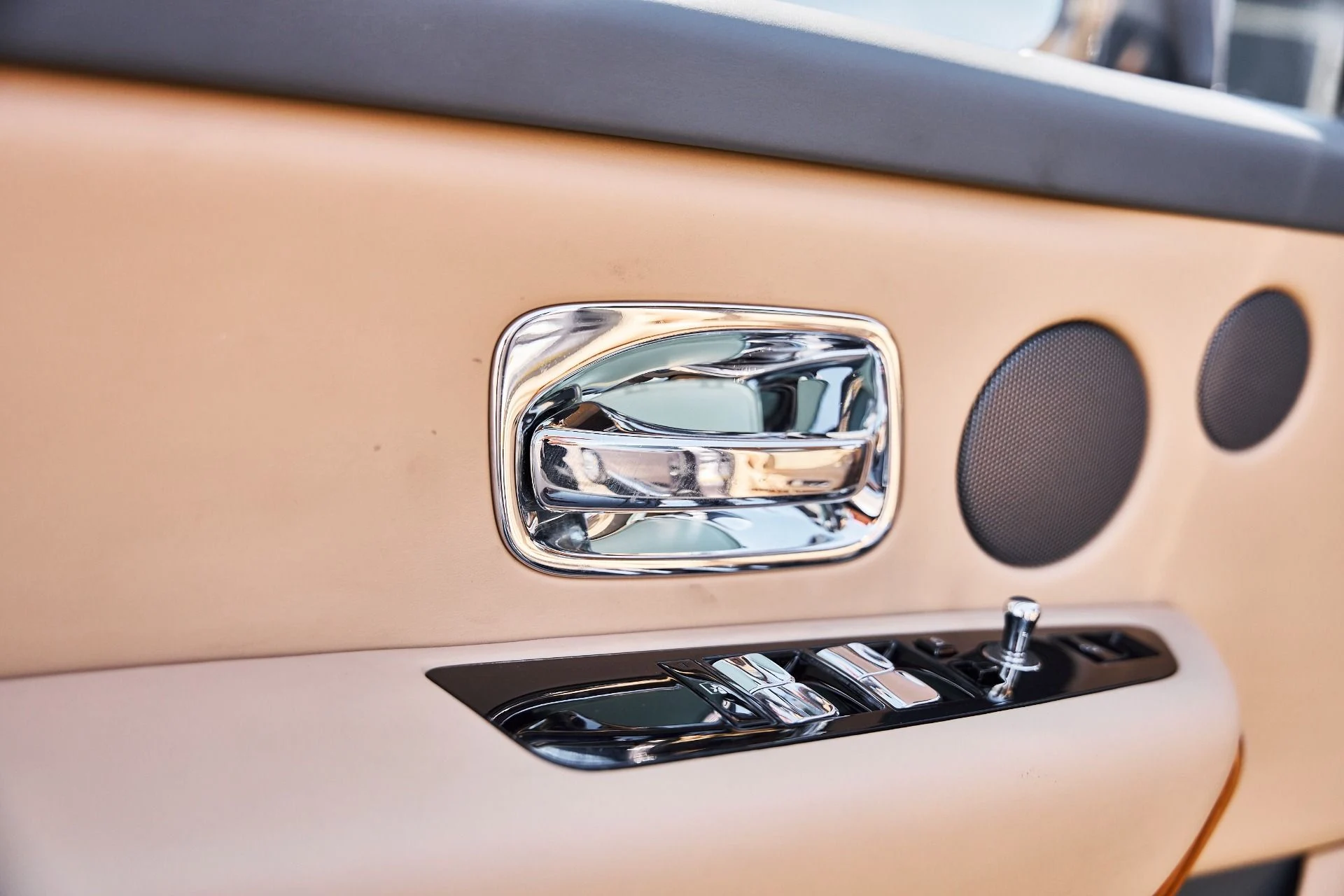 mph026_1960580756_Used_2020_Rolls_Royce_Cullinan_Base_1781656844_9878e9fdce
