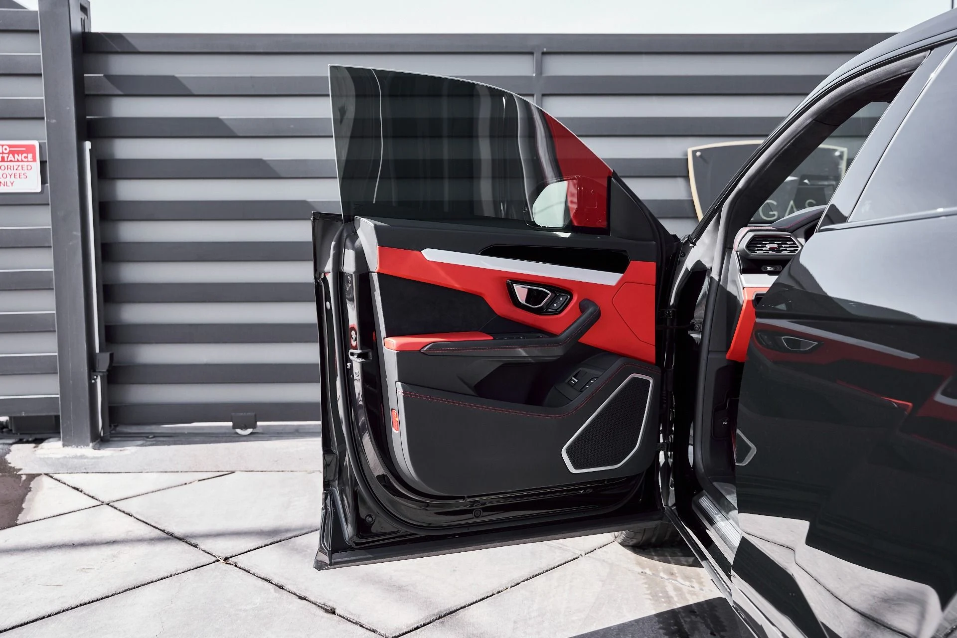 mph026_1964700182_Used_2021_Lamborghini_Urus_1771987851_8d816d606e