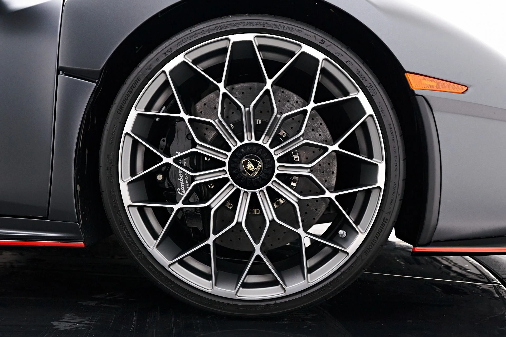 mph026_1965044486_Used_2023_Lamborghini_Huracan_STO_Base_1696892071_6f9428b98e