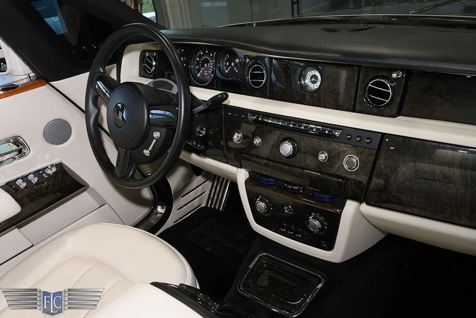 mph026_1967161328_used_2013_rolls_royce_phantom_drophead_coupe_9689_22223521_27_1024_f362d8880e
