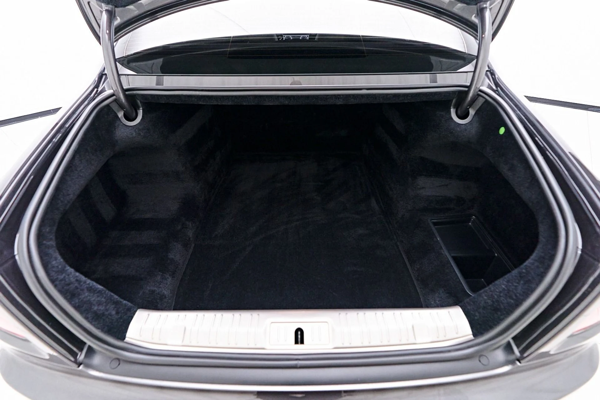 mph026_1968020098_Used_2017_Rolls_Royce_Ghost_Base_1743559500_6a879d282f