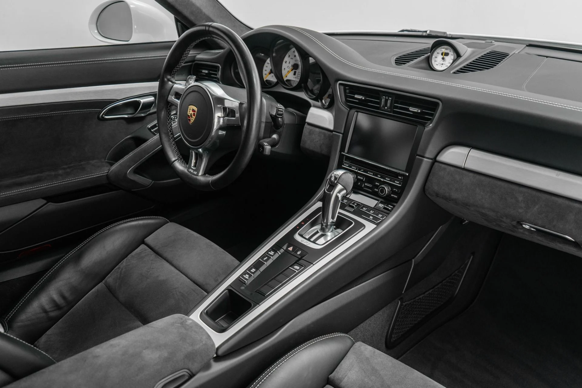 mph026_197401869_Used_2014_Porsche_911_GT_3_Sport_Chrono_Carbon_Ceramic_Brakes_1784661945_68092e2949