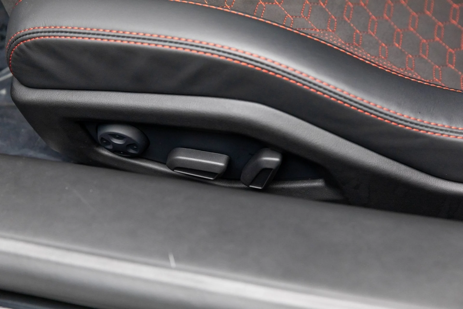 mph026_1987830203_27_8f4a05f8f3