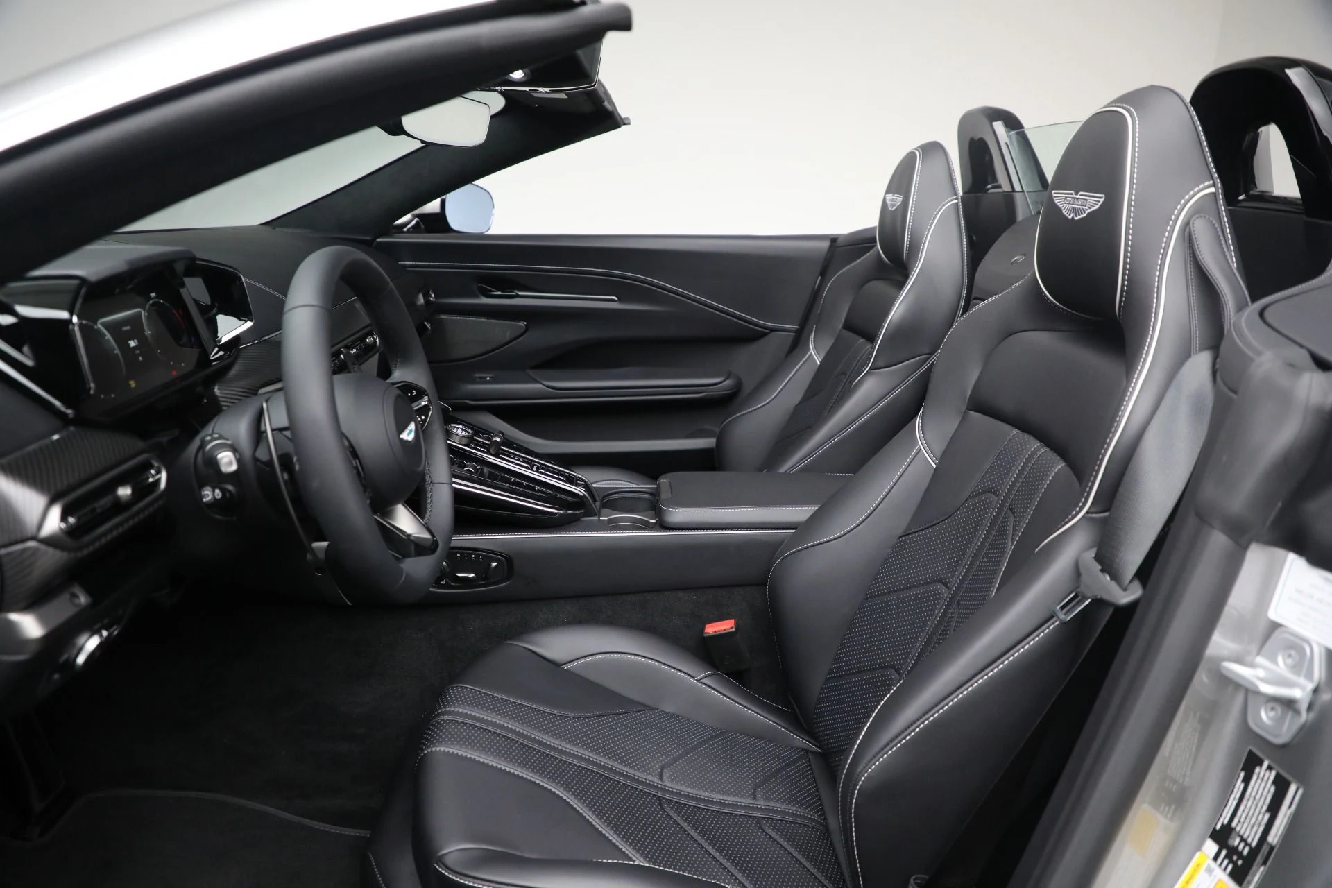 mph026_1994110946_New_2026_Aston_Martin_Vantage_Roadster_1762286648_c185cc2b95