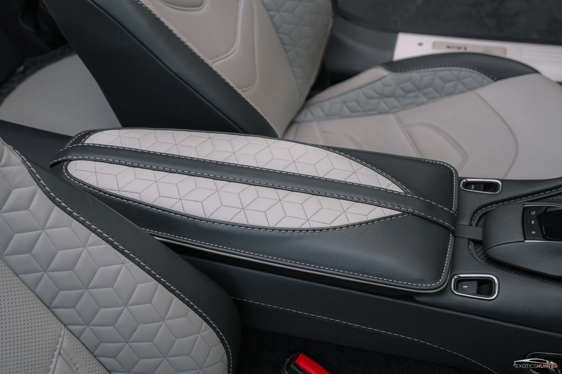 mph026_1994654886_Used_2020_Aston_Martin_DBS_Superleggera_1762814909_a8cf2a0067