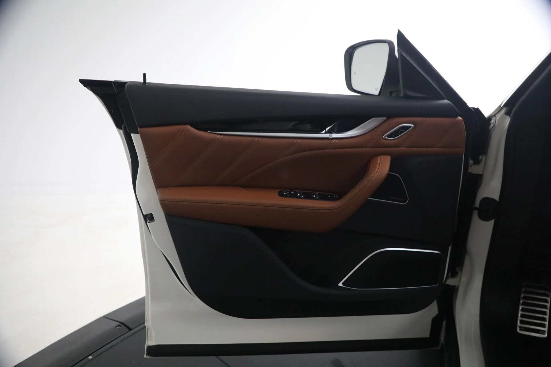 mph026_2006162182_Used_2022_Maserati_Levante_Modena_1765059797_f6a2cc5130