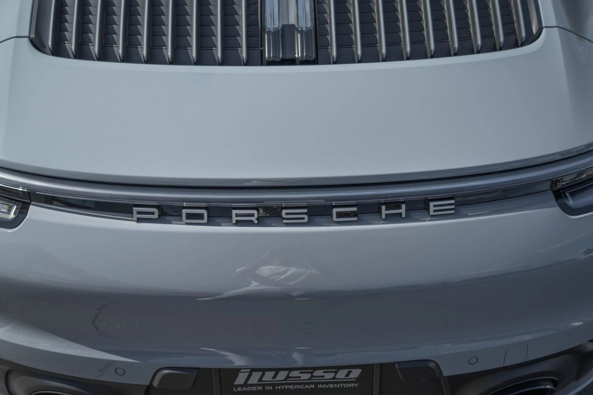 mph026_2018975960_Used_2024_Porsche_911_Carrera_1761087383_961a5c36ec