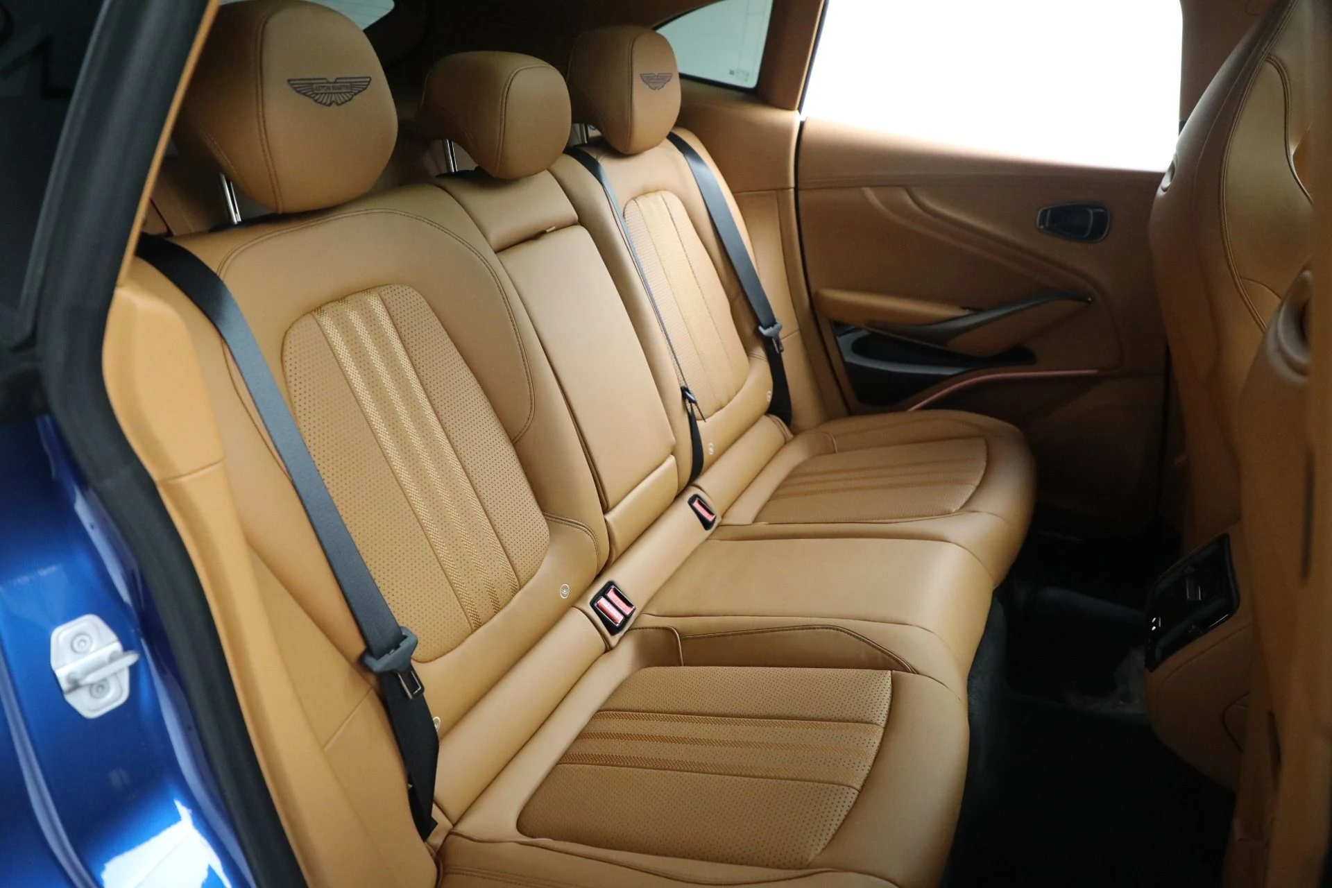 mph026_2024052508_New_2025_Aston_Martin_DBX_707_fc15786b39