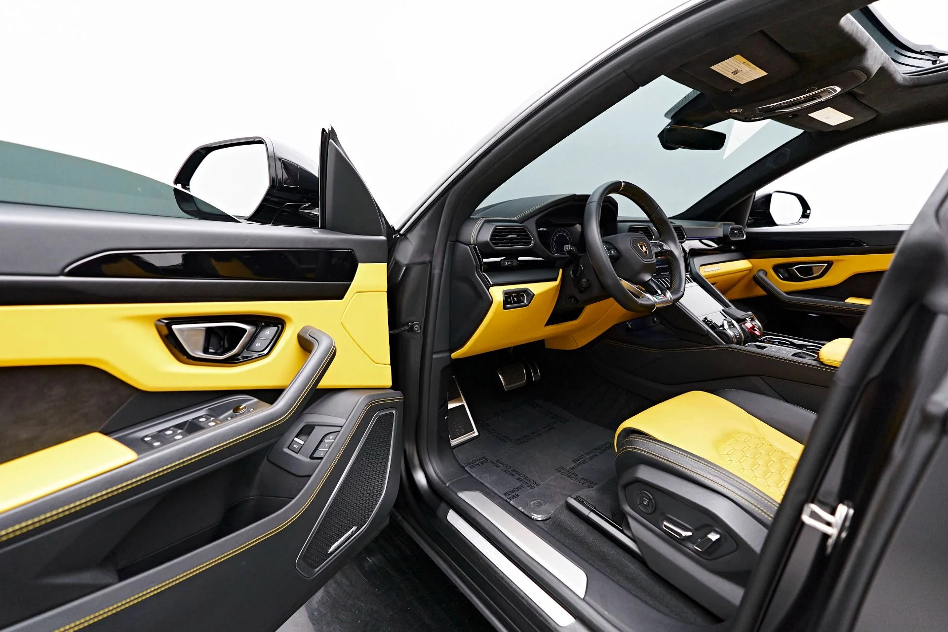 mph026_2027377302_Used_2022_Lamborghini_Urus_1714440387_991cc7019e