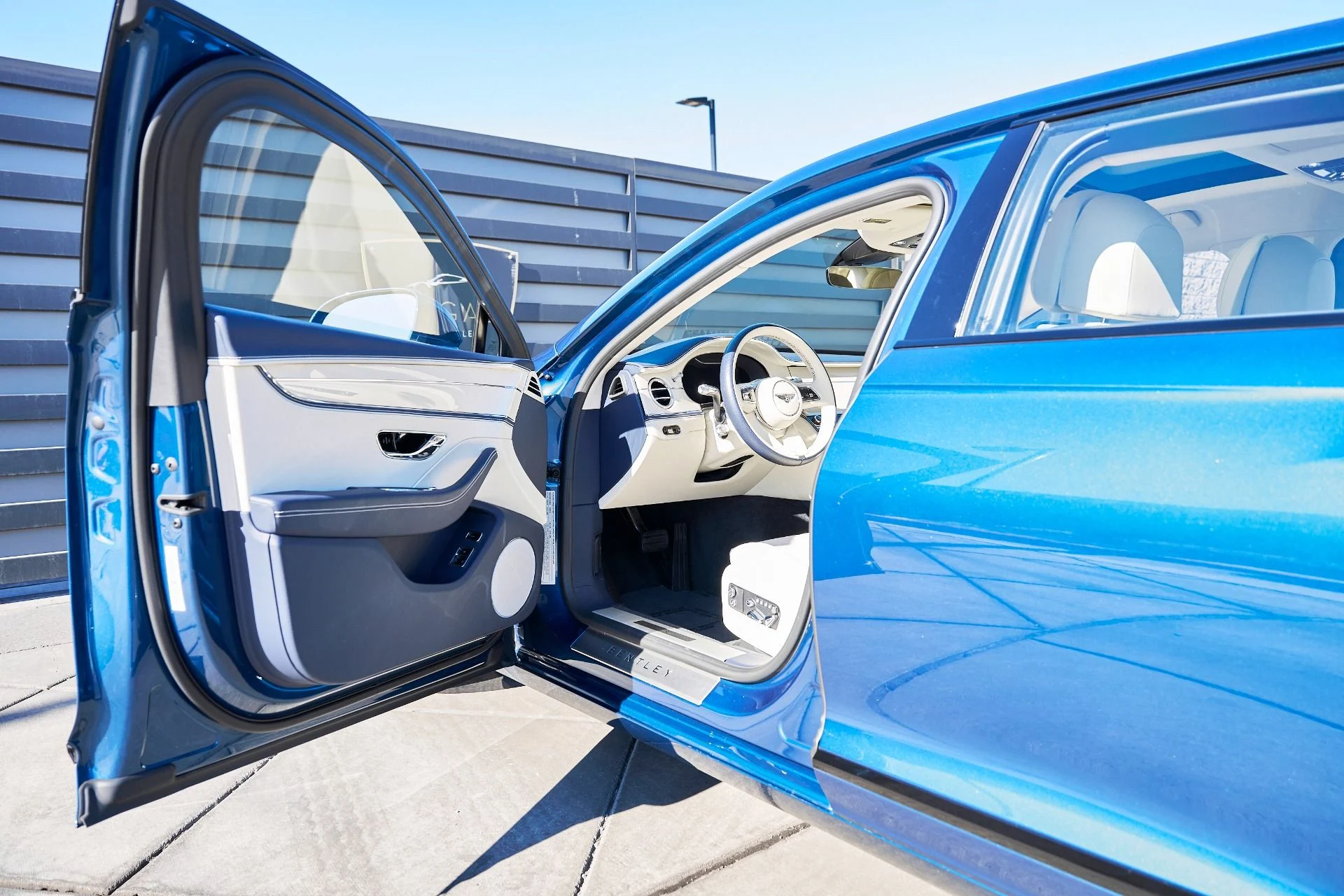 mph026_2028621327_Used_2024_Bentley_Flying_Spur_Mulliner_V8_1768876571_7d39dedc88