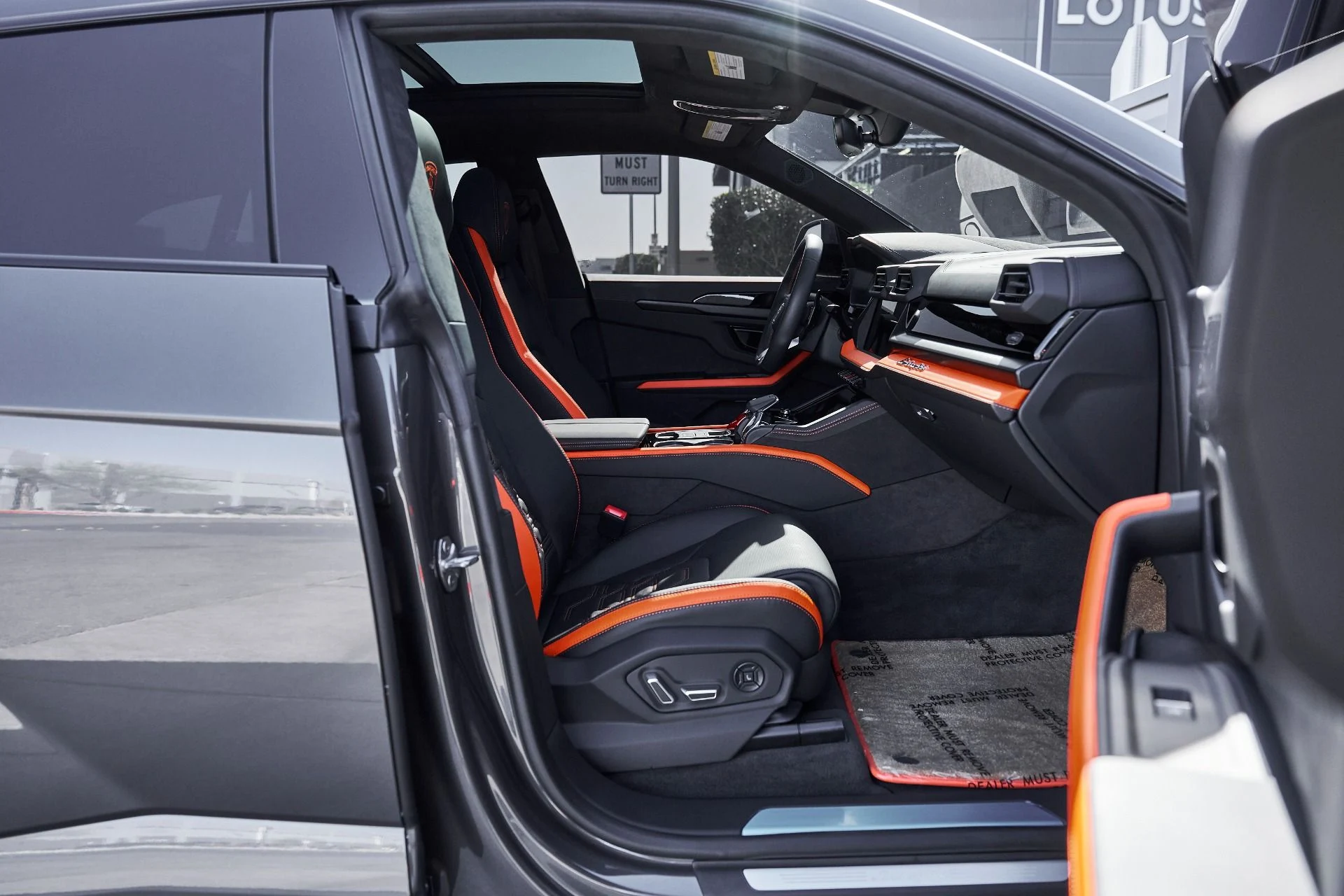 mph026_2035002309_Used_2025_Lamborghini_Urus_SE_1770086449_1c1a205669