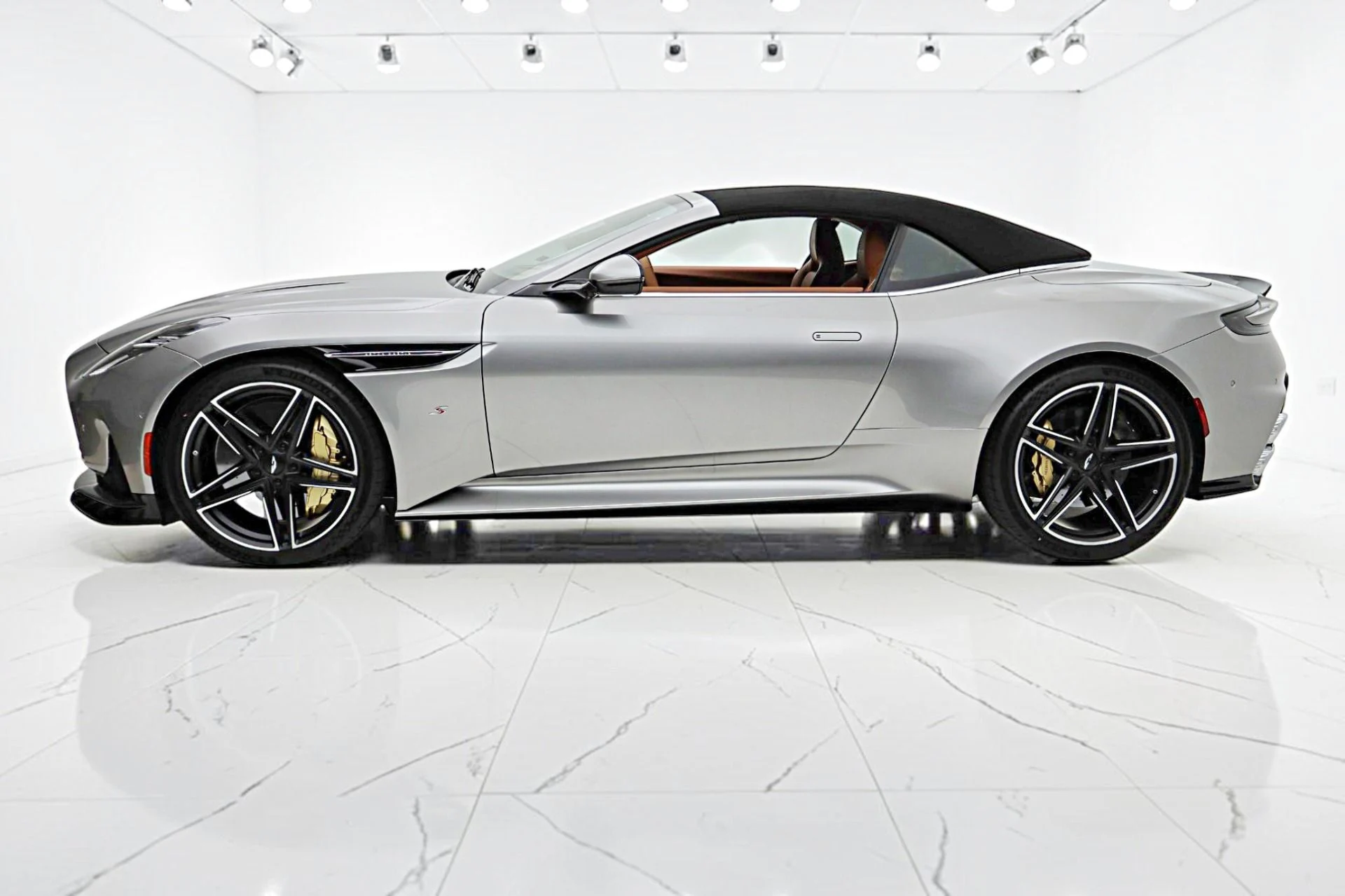 mph026_2043713008_New_2026_Aston_Martin_DB_12_S_Volante_5d2ed1d1dd