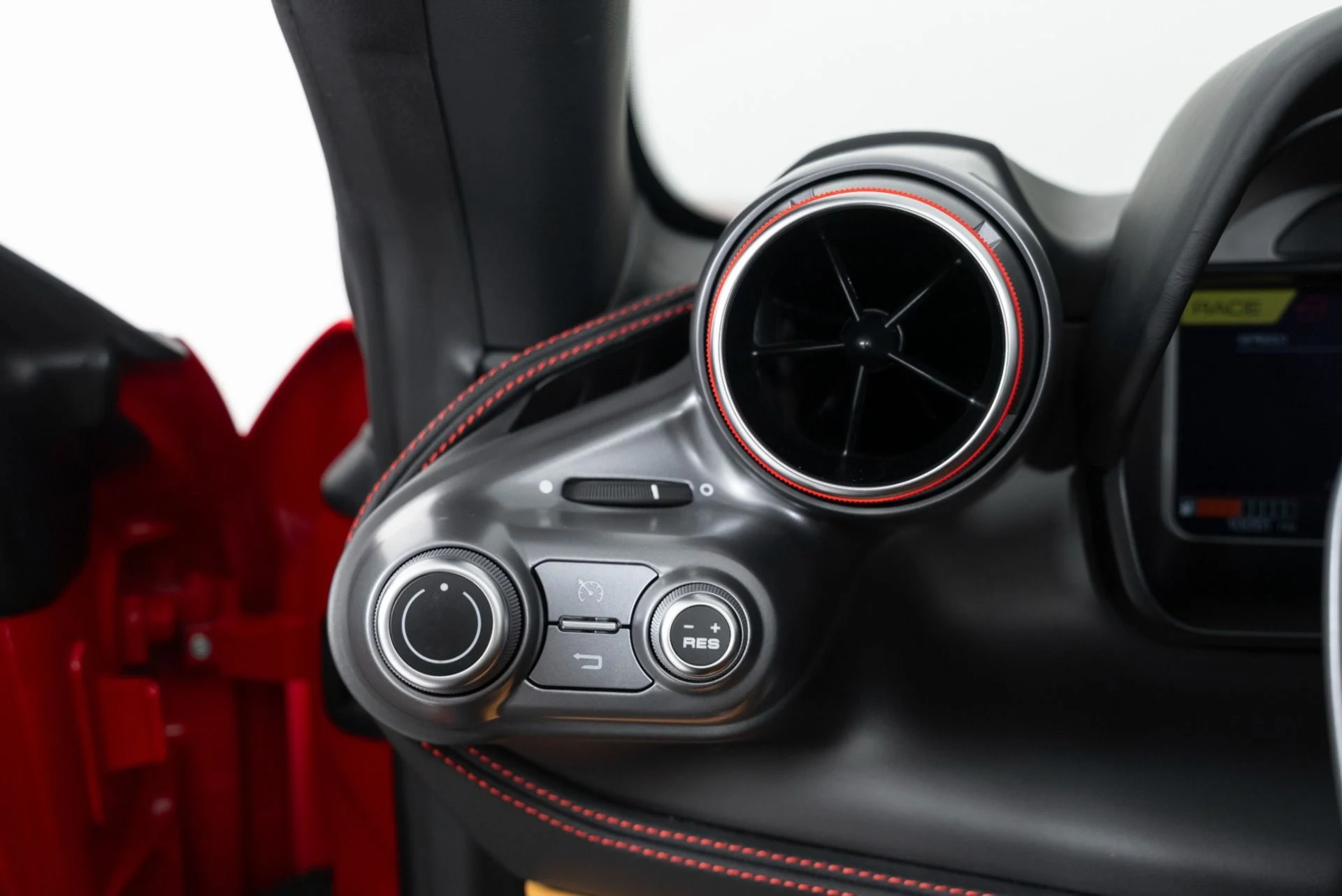 mph026_2045909830_Used_2021_Ferrari_F8_Spider_1757957121_137d059016