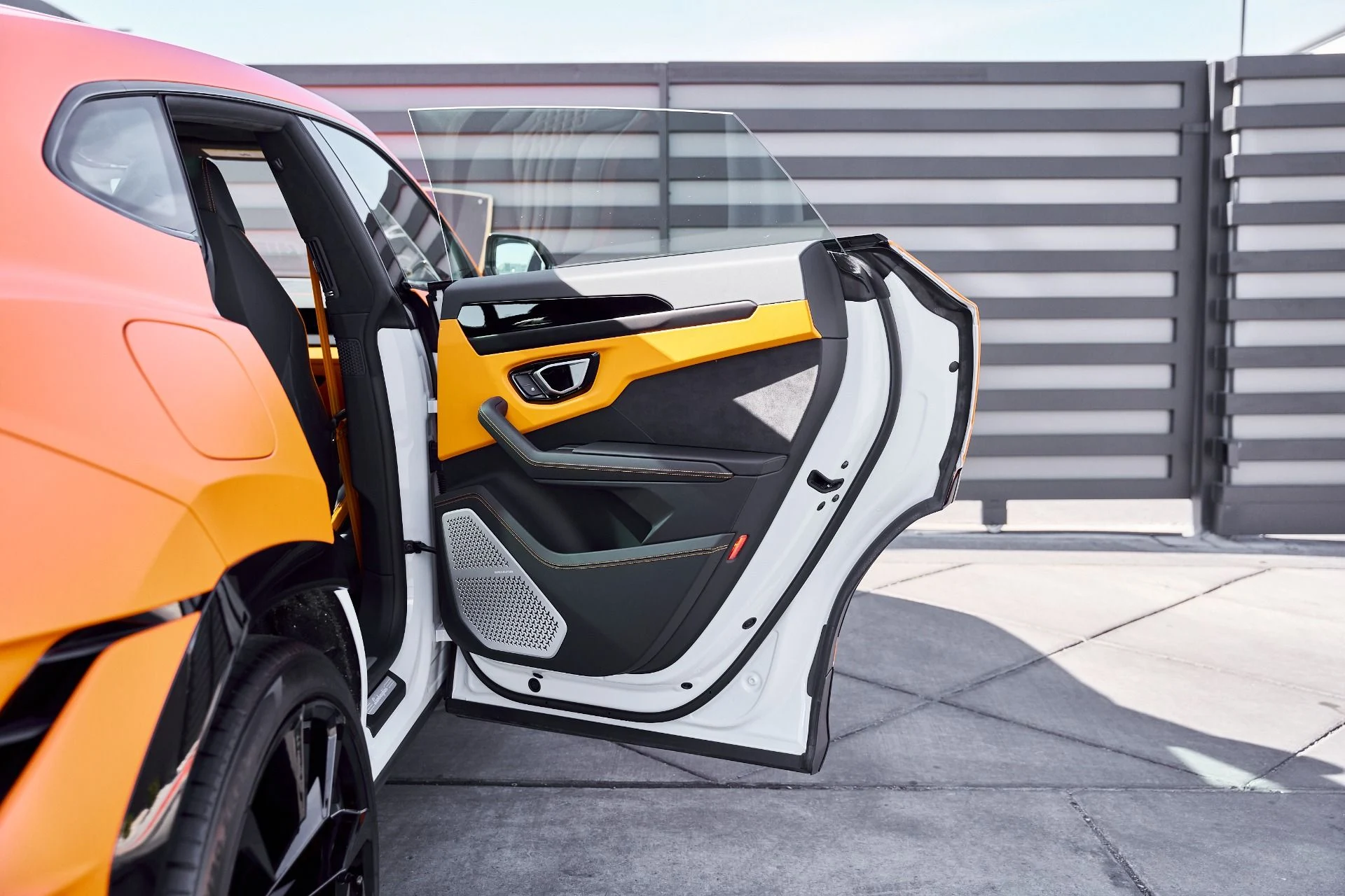 mph026_2049677581_Used_2024_Lamborghini_Urus_S_1768961893_cd8eb5db44