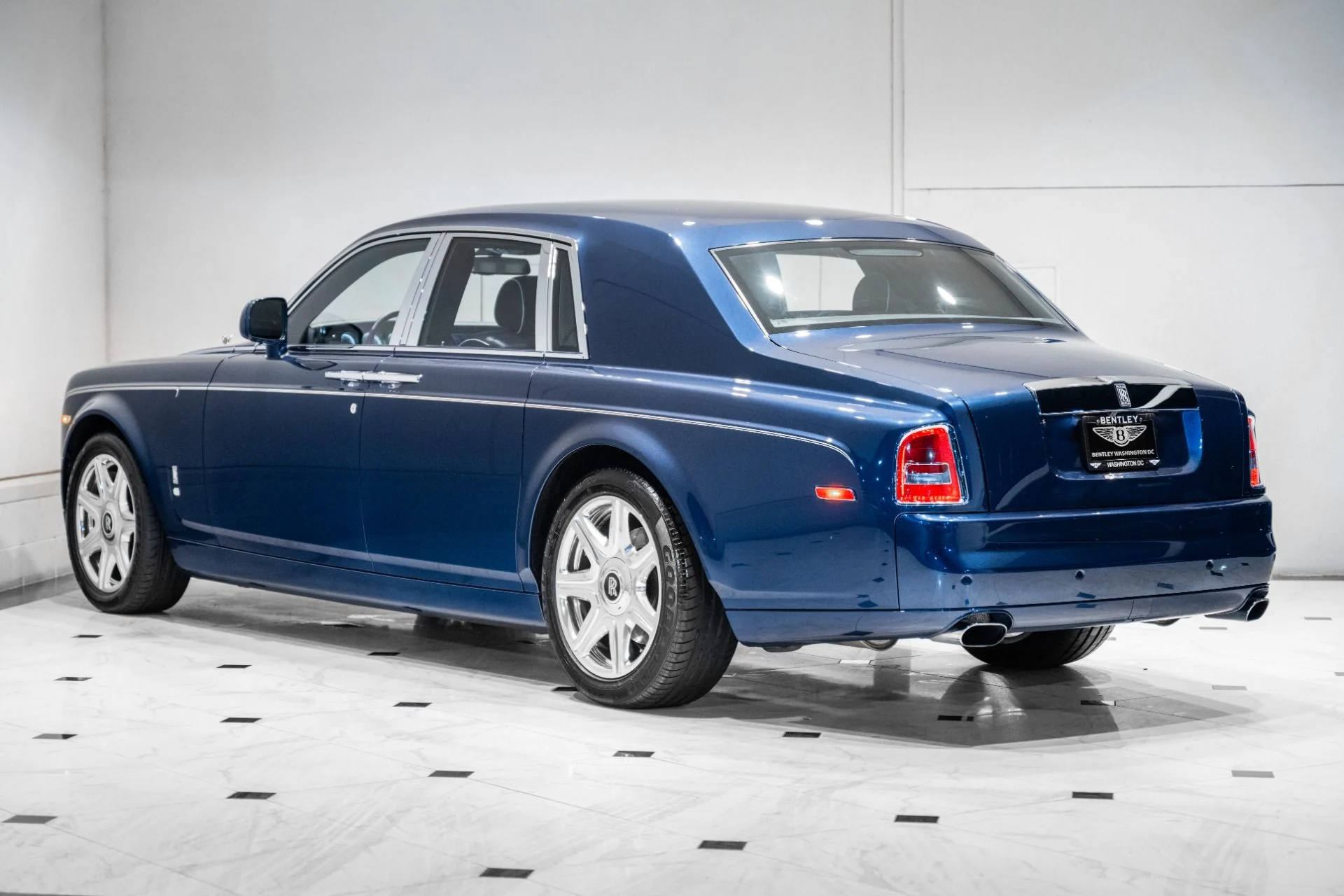 mph026_2058367037_Used_2011_Rolls_Royce_Phantom_1782236449_9d976b7821