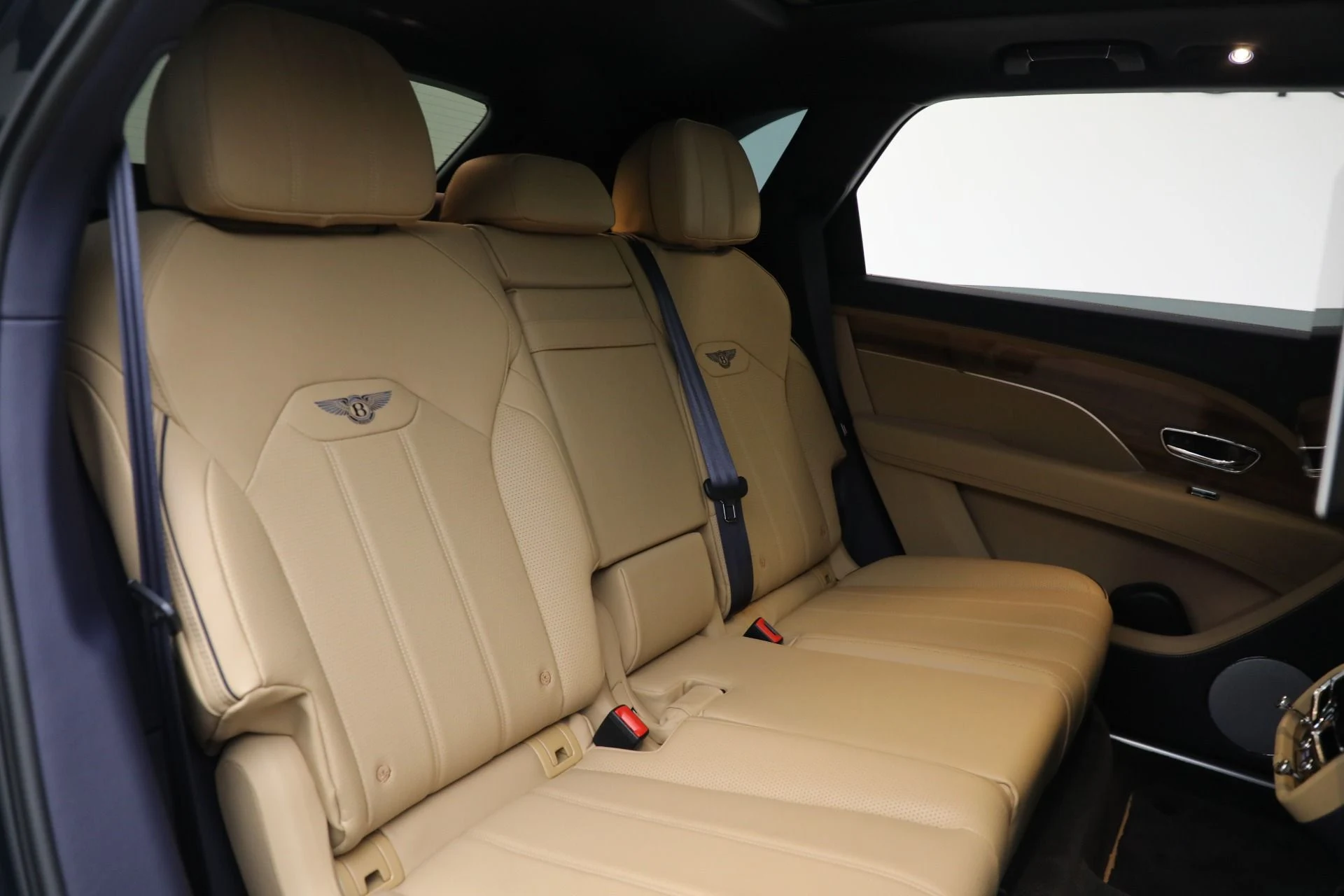 mph026_2058625419_Used_2024_Bentley_Bentayga_EWB_V8_1785184003_7a508ab7f3