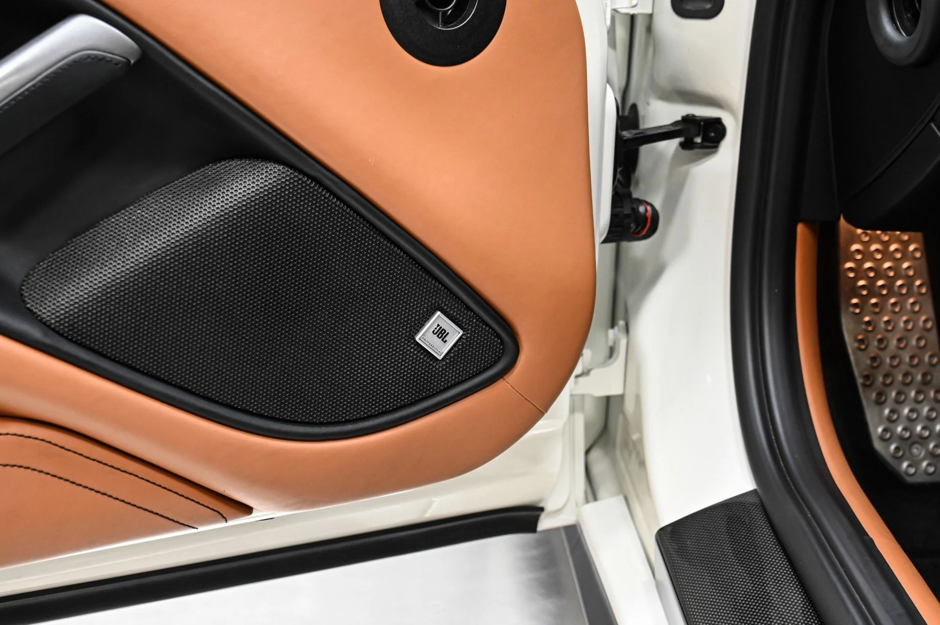 mph026_2066403010_Used_2015_Ferrari_F12_Berlinetta_1770858306_858b1493b7